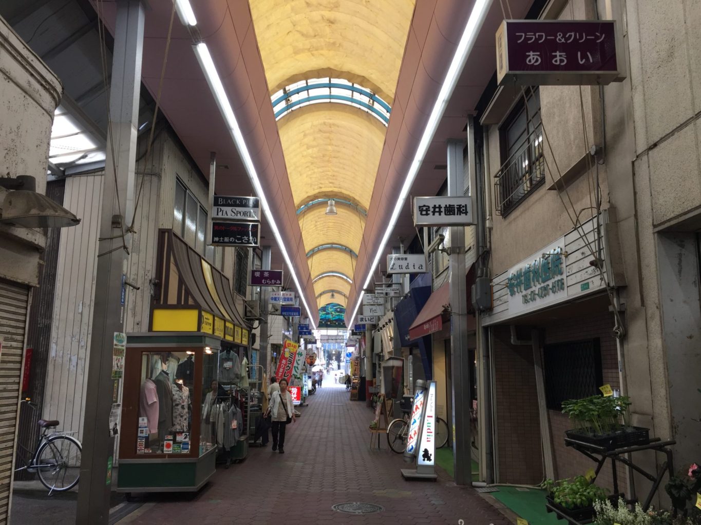 大阪今里の商店街